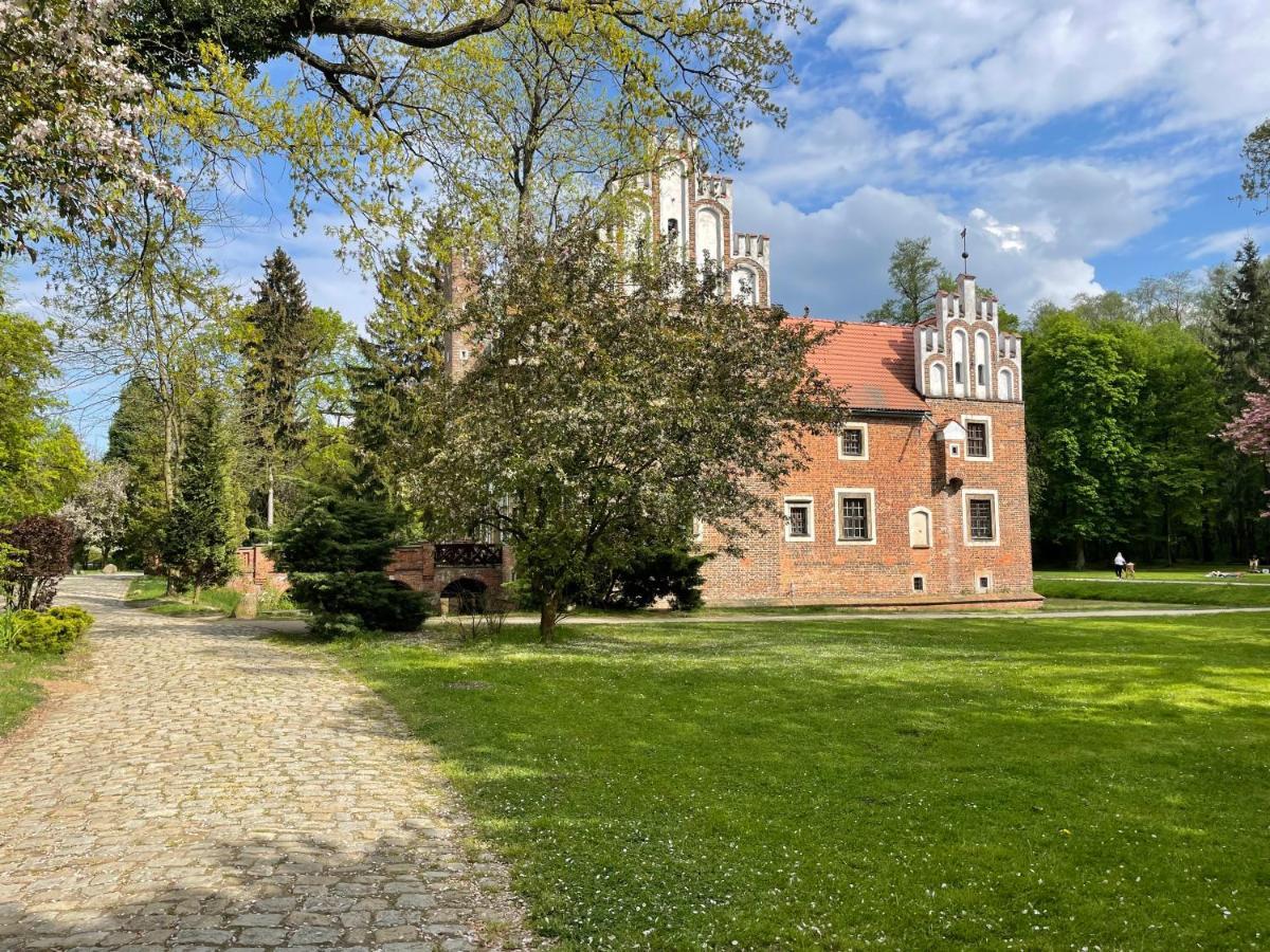 Bed and Breakfast Zamek Na Wodzie W Wojnowicach Wojnowice  Exteriér fotografie